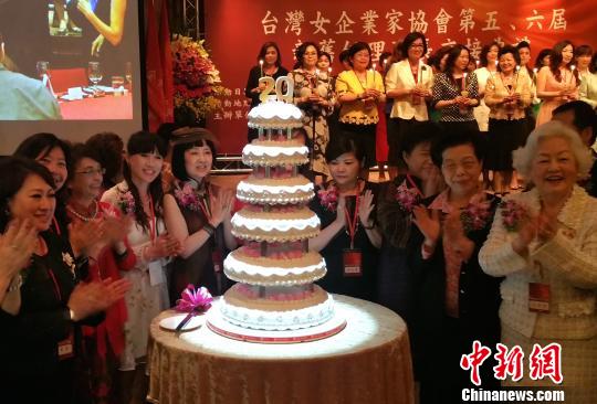 �_��Ů��I(y��)�҅f(xi��)�����塢�������f�������L���ӵ�Y30�������_���e�С��D���Y�F(xi��n)������һ��f(xi��)����(chu��ng)�����L�R����Ůʿ���������� �z