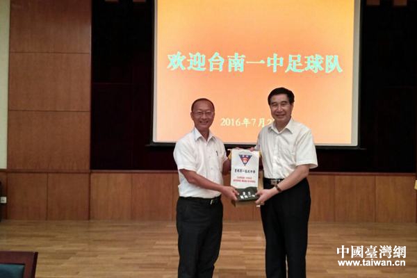 ���m(x��)�ɰ� ��ِ�L(f��ng)��--�_�������c�_��һ�н�����Մ��ӛ