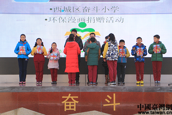 �ɰ�ͬ���y���k���� �h�����������M�^��С�W