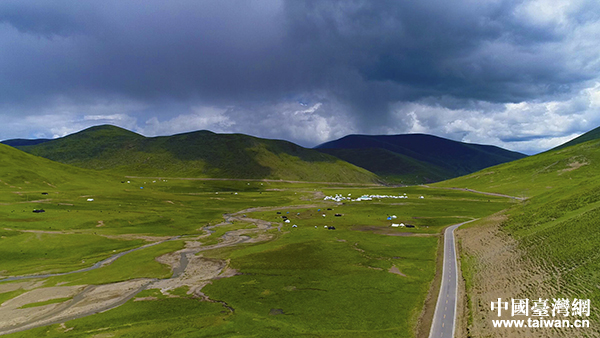 甘孜州草原風(fēng)光 甘孜州草原風(fēng)光