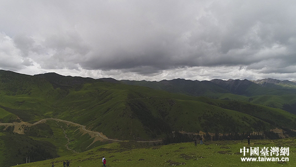 甘孜州草原風(fēng)光 甘孜州草原風(fēng)光